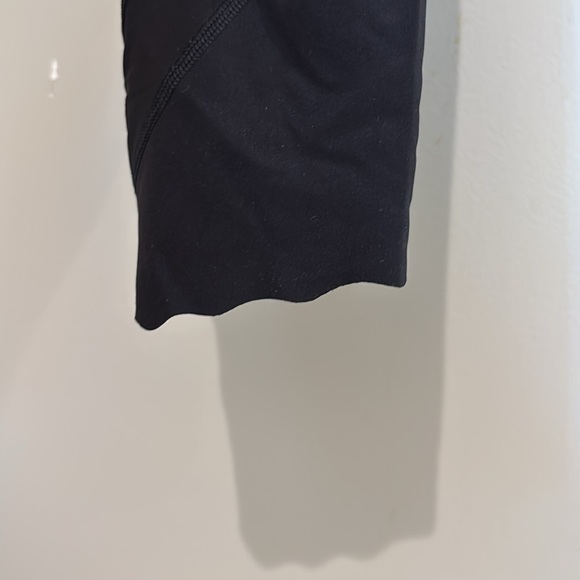 Lululemon Wunder Under black Scalloped Hem High-Rise Crop; size 4; barely worn - Picture 3 of 5